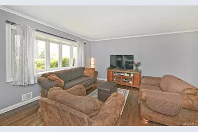 1254 Parkwood Drive, Merrick, NY 11566 - Photo 10