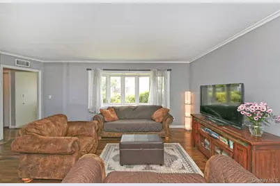 1254 Parkwood Drive, Merrick, NY 11566 - Photo 6