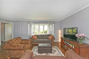 1254 Parkwood Dr, Merrick, NY 11566 - Photo 6