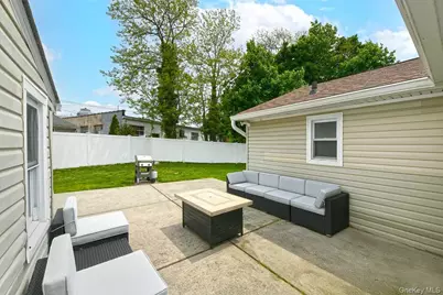 1254 Parkwood Drive, Merrick, NY 11566 - Photo 30