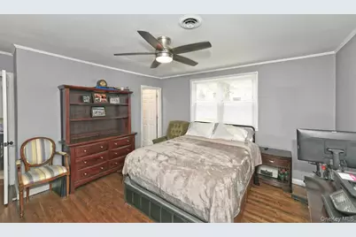1254 Parkwood Drive, Merrick, NY 11566 - Photo 18