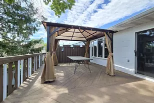 15 6th Ave, Farmingdale, NY 11735 - Photo 8