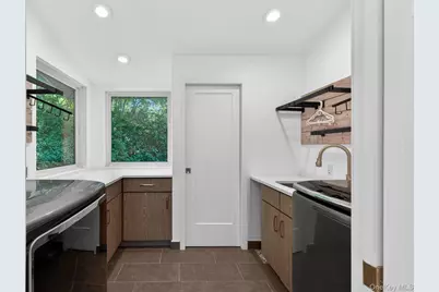 18 W Mall Drive, Huntington, NY 11743 - Photo 18