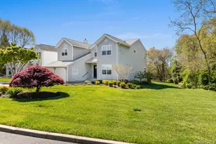 1 Fairwind Ct, Oakdale, NY 11769 - Photo 2