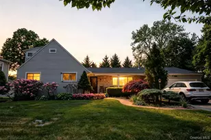 54 Ivy Dr, Jericho, NY 11753 - Photo 2