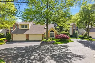 31 Willow Ridge Dr, Smithtown, NY 11787 - Photo 2