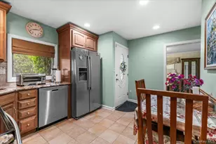 57 Meeting Ln, Hicksville, NY 11801 - Photo 6