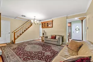 57 Meeting Ln, Hicksville, NY 11801 - Photo 10