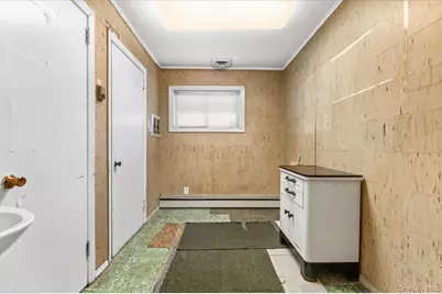 57 Meeting Lane, Hicksville, NY 11801 - Photo 28