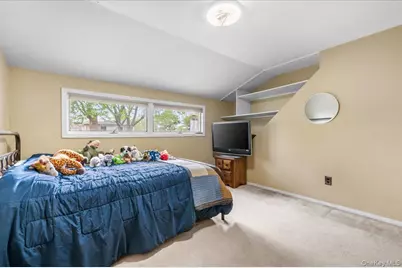 57 Meeting Lane, Hicksville, NY 11801 - Photo 26