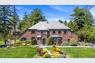 79 Aldershot Lane, Manhasset, NY 11030 - Photo 2