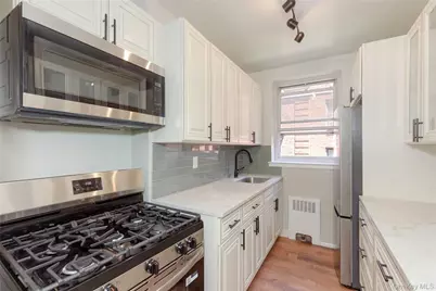 12 Westchester Avenue #4H, White Plains, NY 10601 - Photo 1