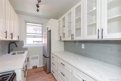 12 Westchester Avenue #4H, White Plains, NY 10601 - Photo 2