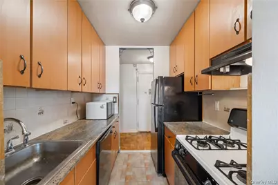 1304 Midland Avenue #C20, Yonkers, NY 10704 - Photo 8