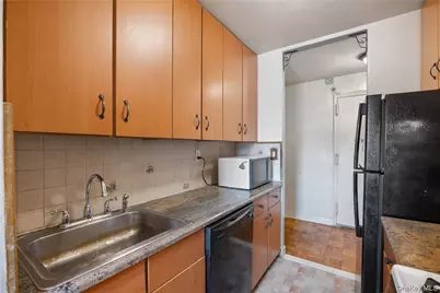 1304 Midland Avenue #C20, Yonkers, NY 10704 - Photo 10