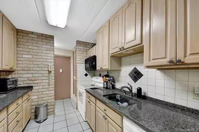 130 Colonial Parkway #4D, Yonkers, NY 10710 - Photo 10
