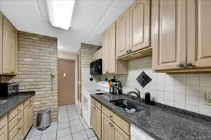 130 Colonial Pkwy, Yonkers, NY 10710 - Photo 10