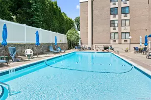 130 Colonial Pkwy, Yonkers, NY 10710 - Photo 4