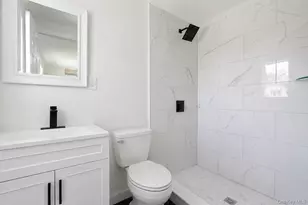 125 Missouri Ave, Bay Shore, NY 11706 - Photo 14