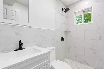 125 Missouri Avenue, Bay Shore, NY 11706 - Photo 8