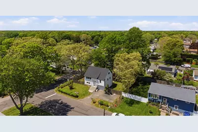 125 Missouri Avenue, Bay Shore, NY 11706 - Photo 2