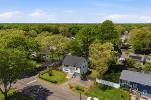 125 Missouri Ave, Bay Shore, NY 11706 - Photo 2