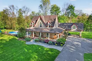 34 Sycamore Dr, Wallkill, NY 12589 - Photo 2