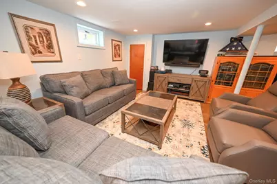 248 Fendale Street, Franklin Square, NY 11010 - Photo 18