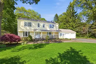 23 Woodhull Rd, East Setauket, NY 11733 - Photo 2