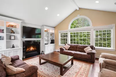 31 Burns Place, Briarcliff Manor, NY 10510 - Photo 2