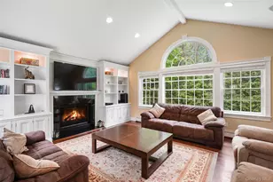 31 Burns Pl, Briarcliff Manor, NY 10510 - Photo 2
