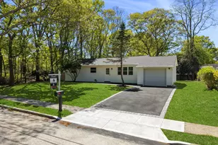 108 Avenue B, Holbrook, NY 11741 - Photo 2