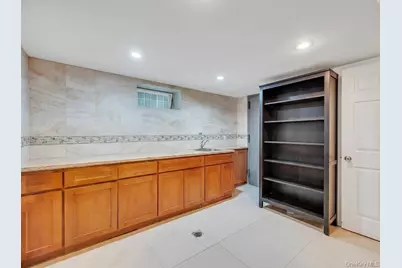 6210 Boelsen Crescent, Rego Park, NY 11374 - Photo 28
