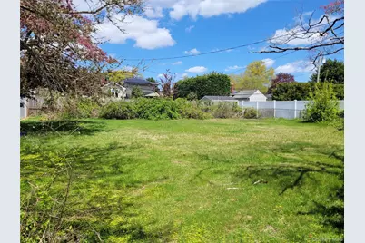 5 Thorpe Lane, East Islip, NY 11730 - Photo 4