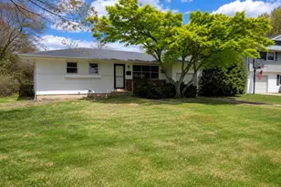 5 Thorpe Ln, East Islip, NY 11730 - Photo 2