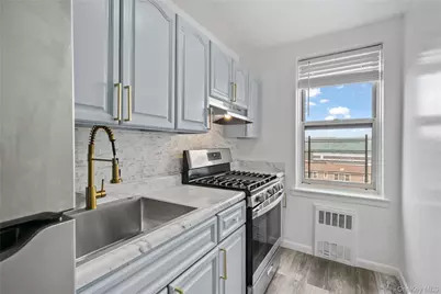 300 N Broadway #6G, Yonkers, NY 10701 - Photo 2