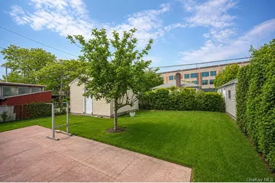 64-50 Utopia Parkway, Fresh Meadows, NY 11365 - Photo 18
