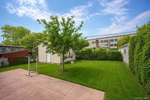 64-50 Utopia Pkwy, Fresh Meadows, NY 11365 - Photo 18