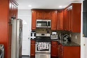 1013 Merriam Rd, Bay Shore, NY 11706 - Photo 4