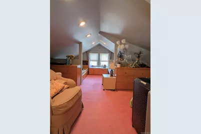 84 Woodlawn Avenue, Valley Stream, NY 11581 - Photo 34