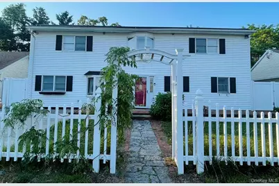 12 Vernon Street, Plainview, NY 11803 - Photo 2