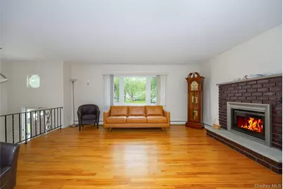 51 Carriage Hill Lane, Poughkeepsie, NY 12603 - Photo 2