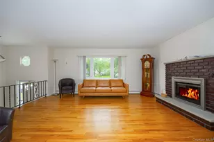 51 Carriage Hill Ln, Poughkeepsie, NY 12603 - Photo 2