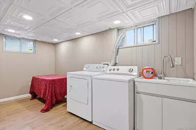 34 Park Circle W, New Hyde Park, NY 11040 - Photo 22