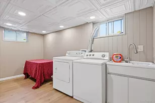34 Park Cir W, New Hyde Park, NY 11040 - Photo 22