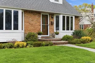 34 Park Cir W, New Hyde Park, NY 11040 - Photo 2