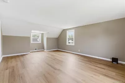34 Park Circle W, New Hyde Park, NY 11040 - Photo 24