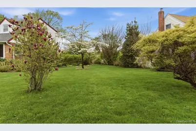 34 Park Circle W, New Hyde Park, NY 11040 - Photo 32