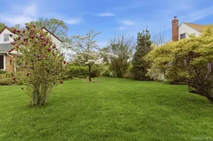 34 Park Cir W, New Hyde Park, NY 11040 - Photo 32