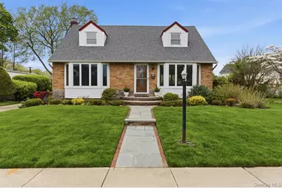 34 Park Circle W, New Hyde Park, NY 11040 - Photo 1